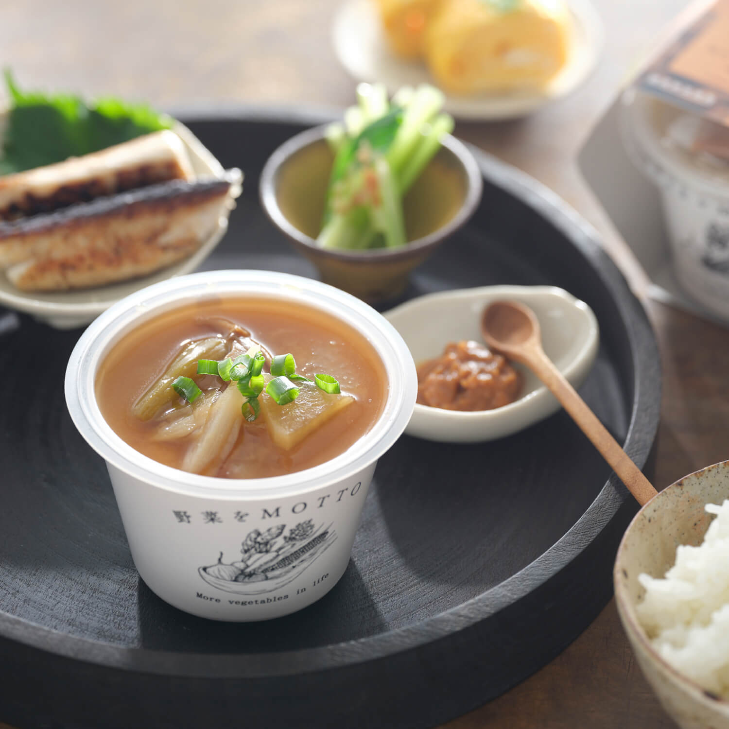 仙台味噌を使った煮干し香る舞茸と小松菜の味噌汁